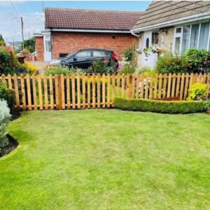 6FT x 4FT Picket Fence Panel Pointed Top Brown Treated