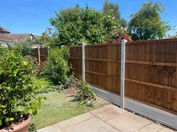 Charfleets Fencing | We supply, deliver and fit all aspects of Quality Fencing at TRADE PRICES | T: 01268 696 930 | FAST Delivery across Essex, Herts, Kent, London & Surrey | www.charfleetsfencing.co.uk Charfleets Fencing