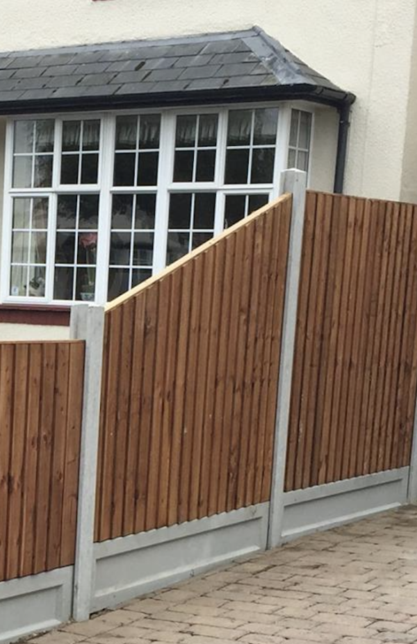 Charfleets Fencing | We supply, deliver and fit all aspects of Quality Fencing at TRADE PRICES | T: 01268 696 930 | FAST Delivery across Essex, Herts, Kent, London & Surrey | www.charfleetsfencing.co.uk Charfleets Fencing