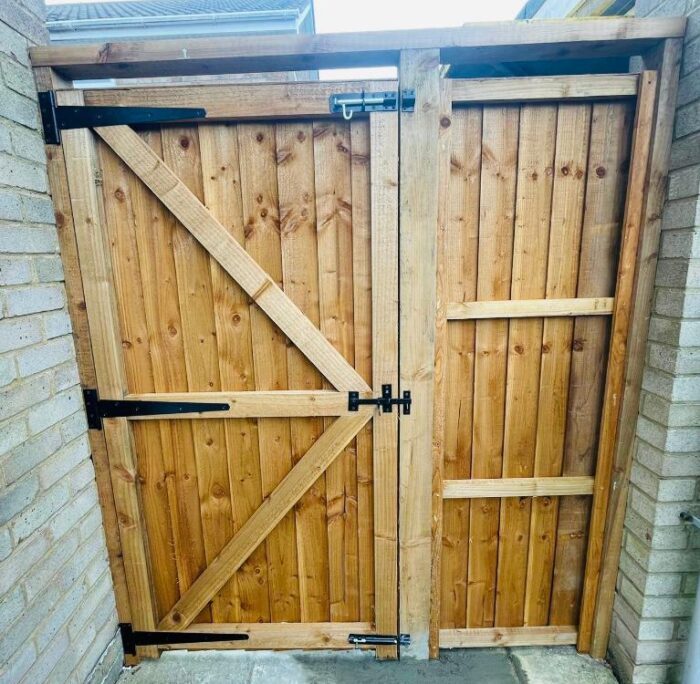 FULLY FRAMED CLOSEBOARD GATES | | Charfleets Fencing